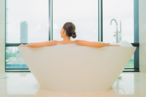 Unwind in Luxury: Choosing the Perfect Jacuzzi Bathtub in Abu Dhabi